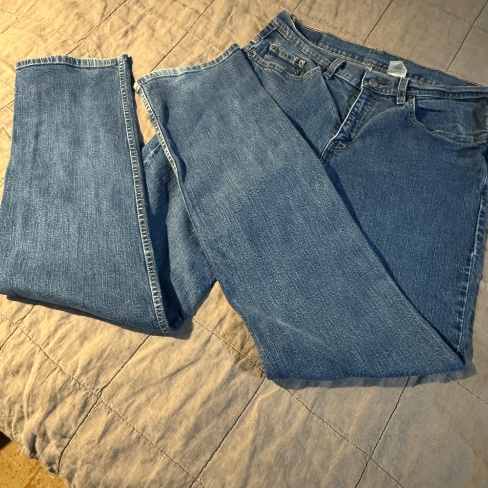 Levi’s 505 women’s size 10 Long low rise straight leg blue jeans. 97% cotton